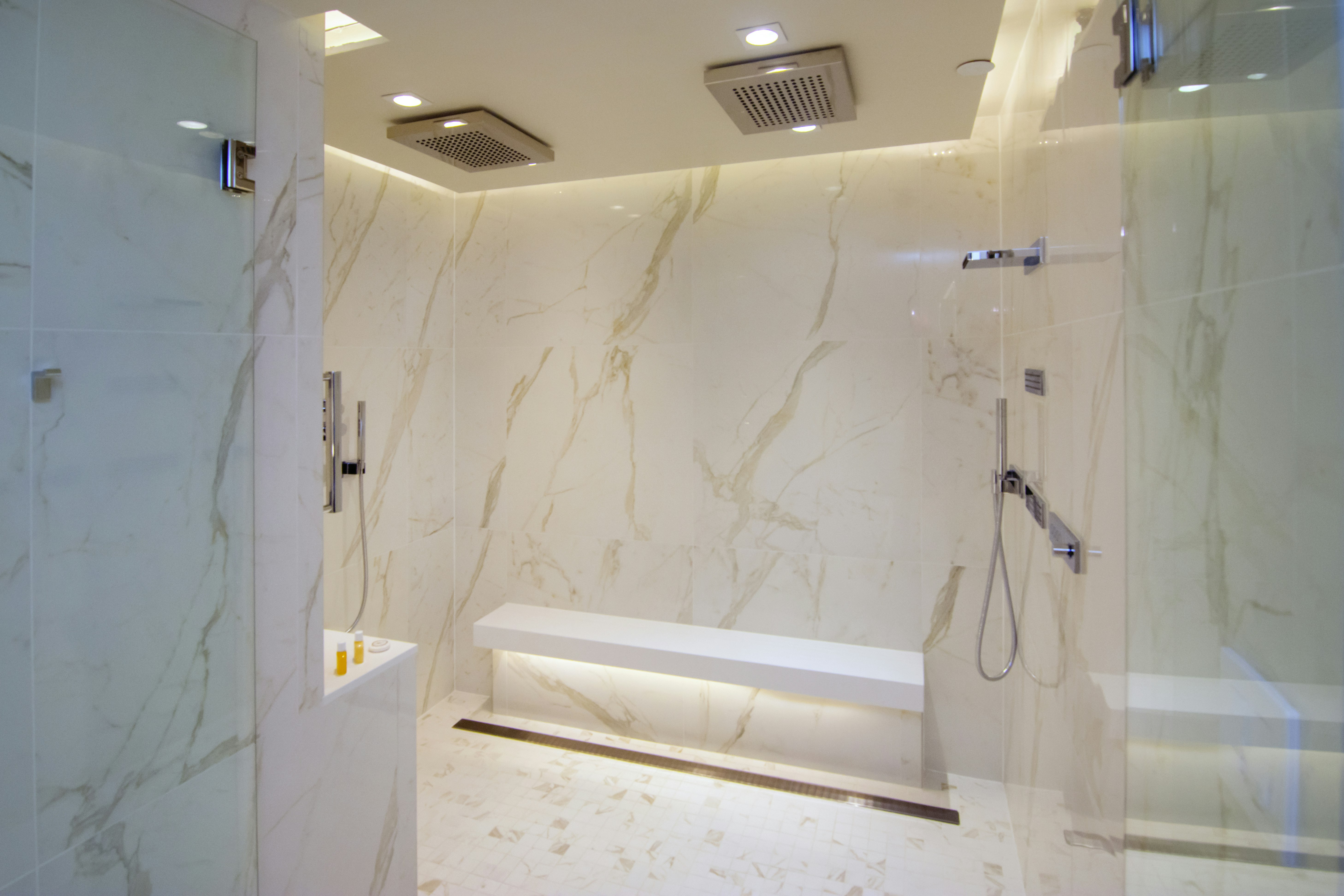 جناح رئاسي بسرير كينج، The Benson Portland, Curio Collection by Hilton 7/7