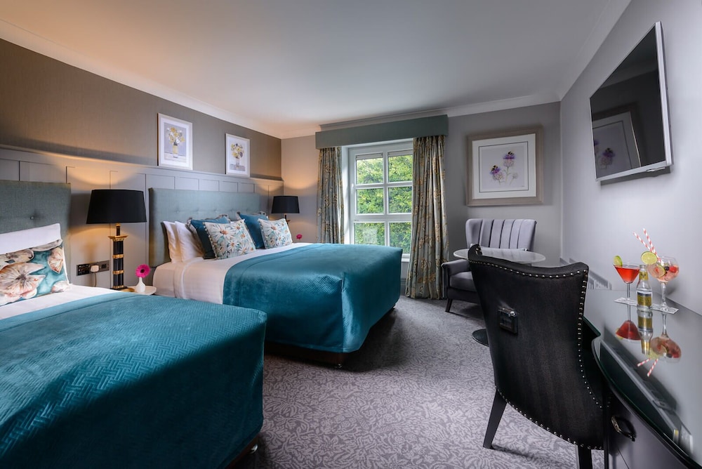 ROOM, TWIN BEDS