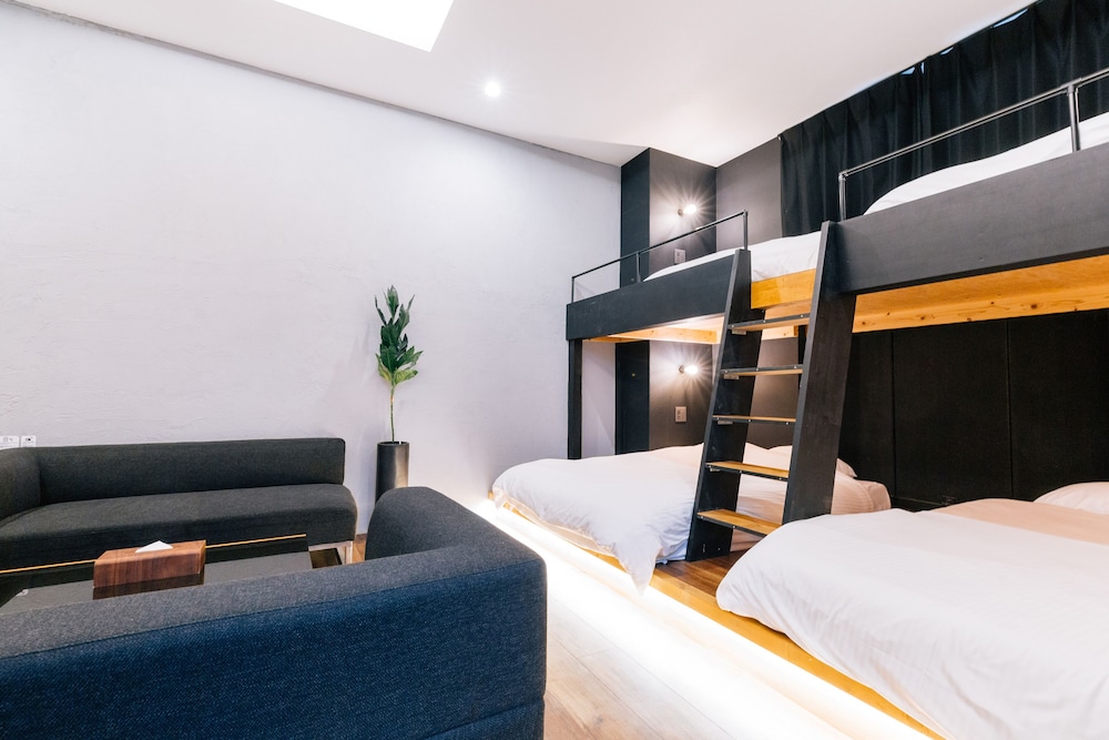 Mizuka Imaizumi Ii-Unmanned Hotel- 24/53