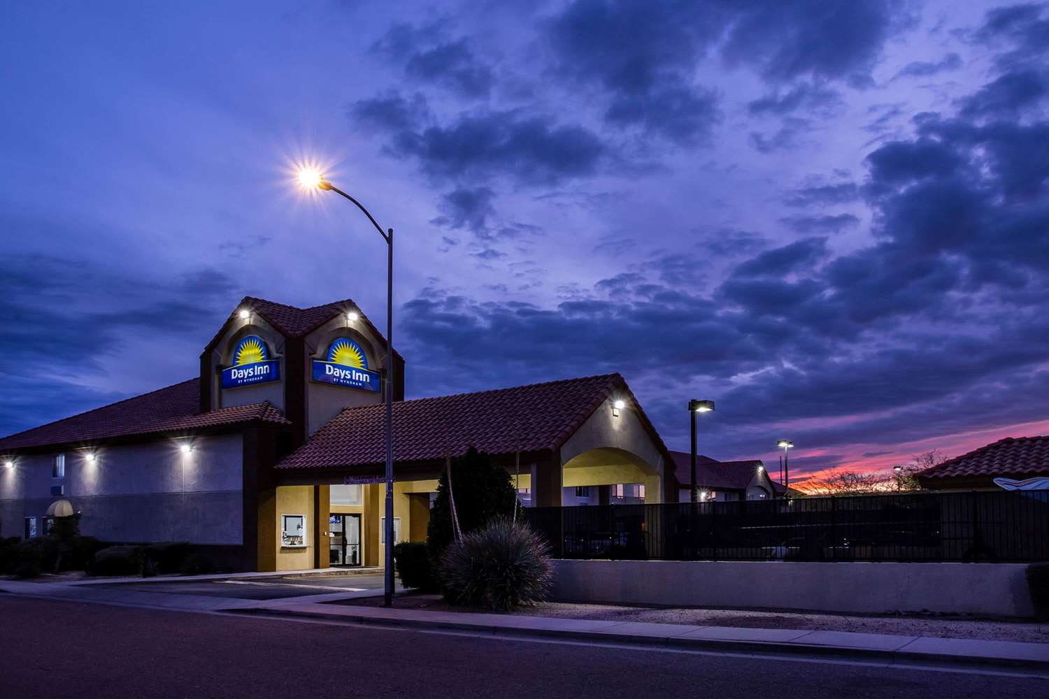 Days Inn By Wyndham Phoenix North 2/51