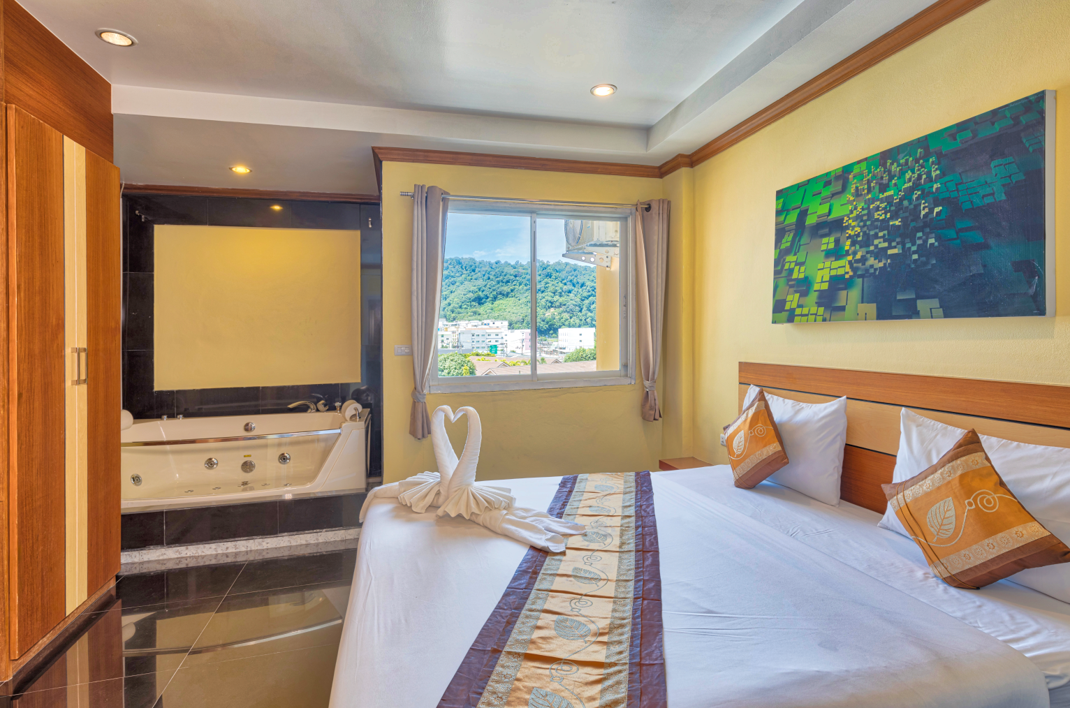 Semi Room, King Bed, Top Floor