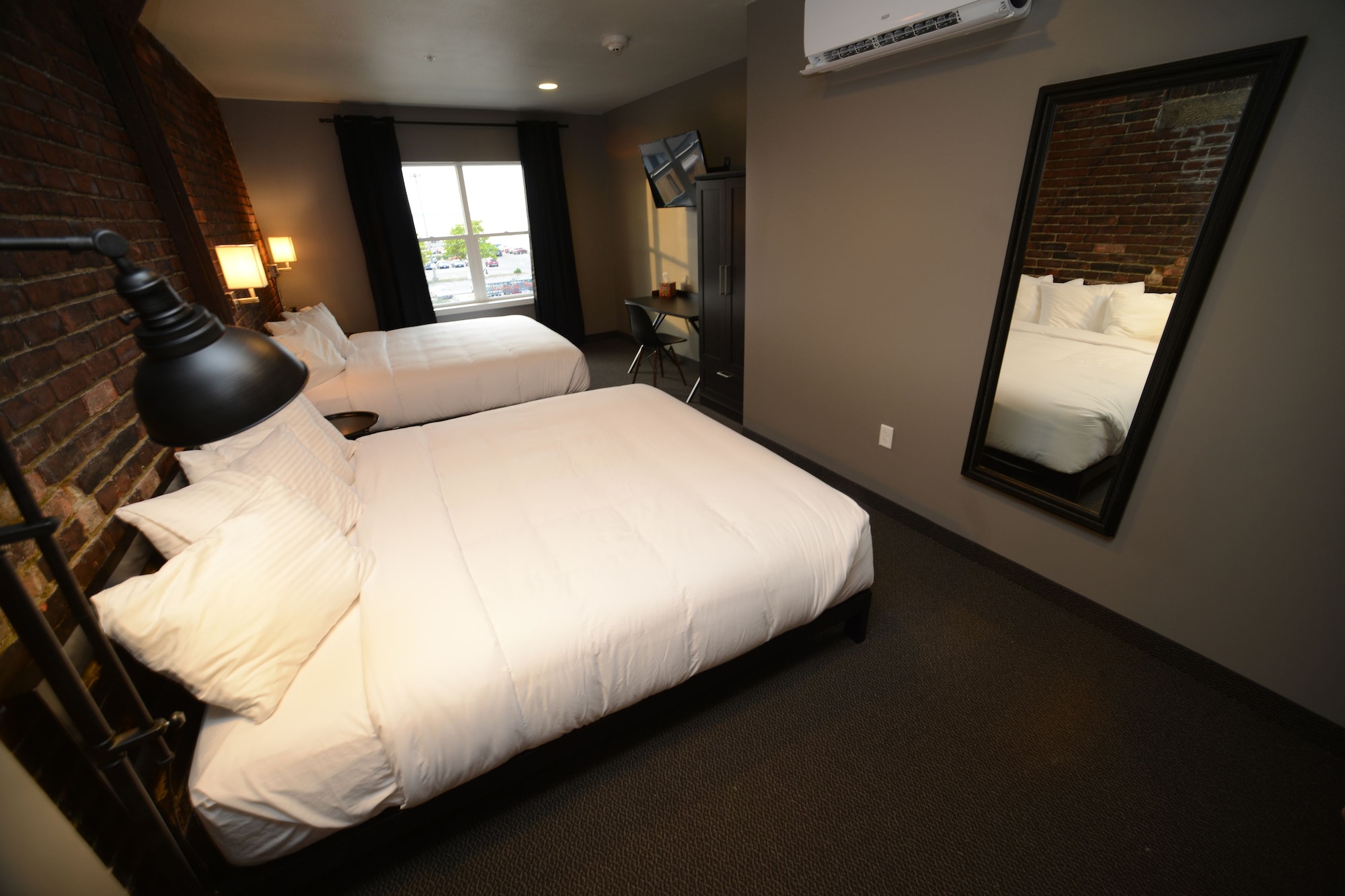 LUXURY, 2 KING BEDS, LAKE VIEW