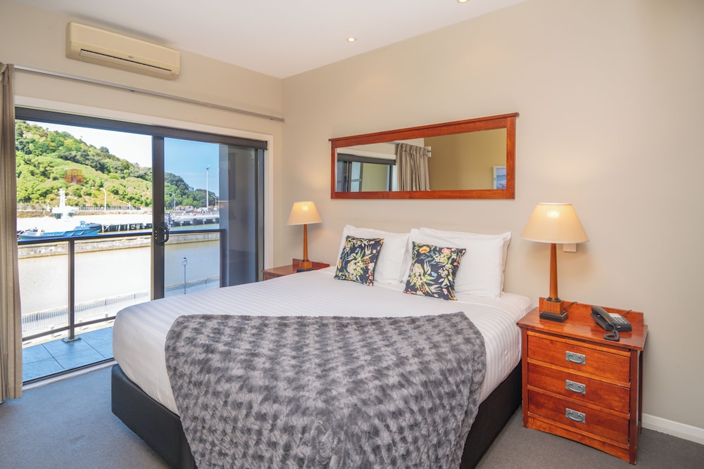 Portside Hotel 27/68