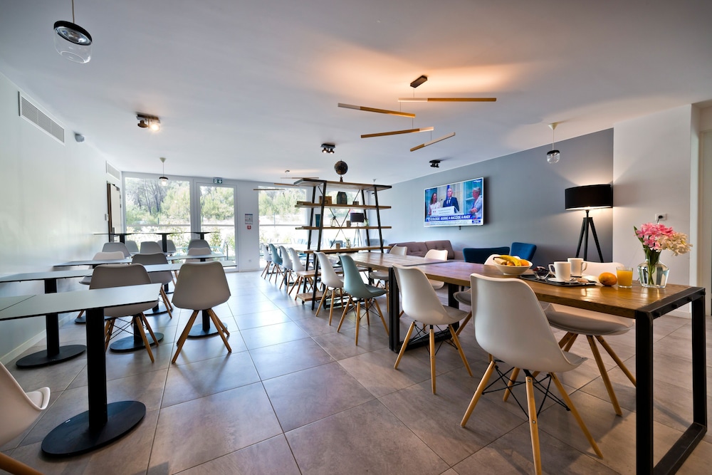 KYRIAD RESIDENCE CABRIES 63/85