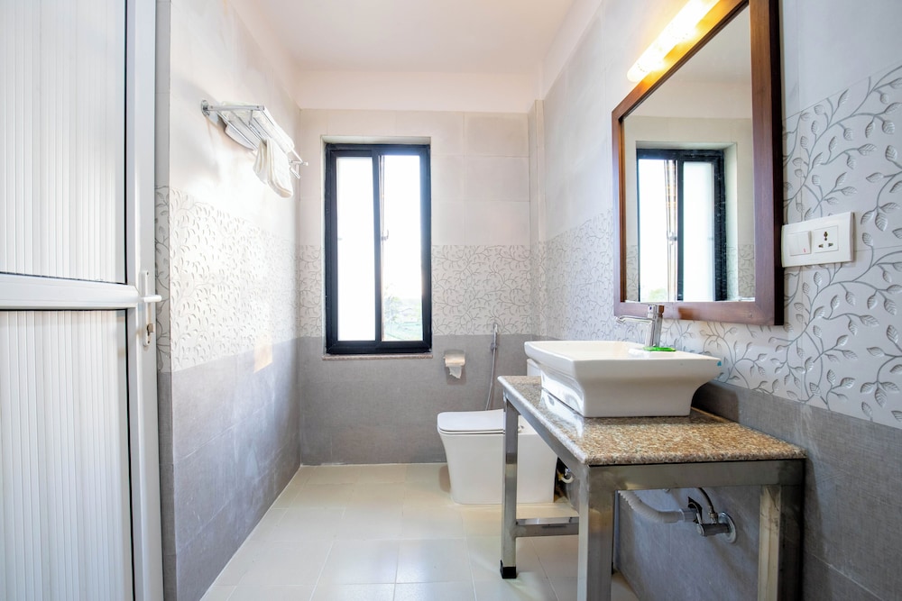 Badreni Jungle Resort (P.) Ltd 46/48
