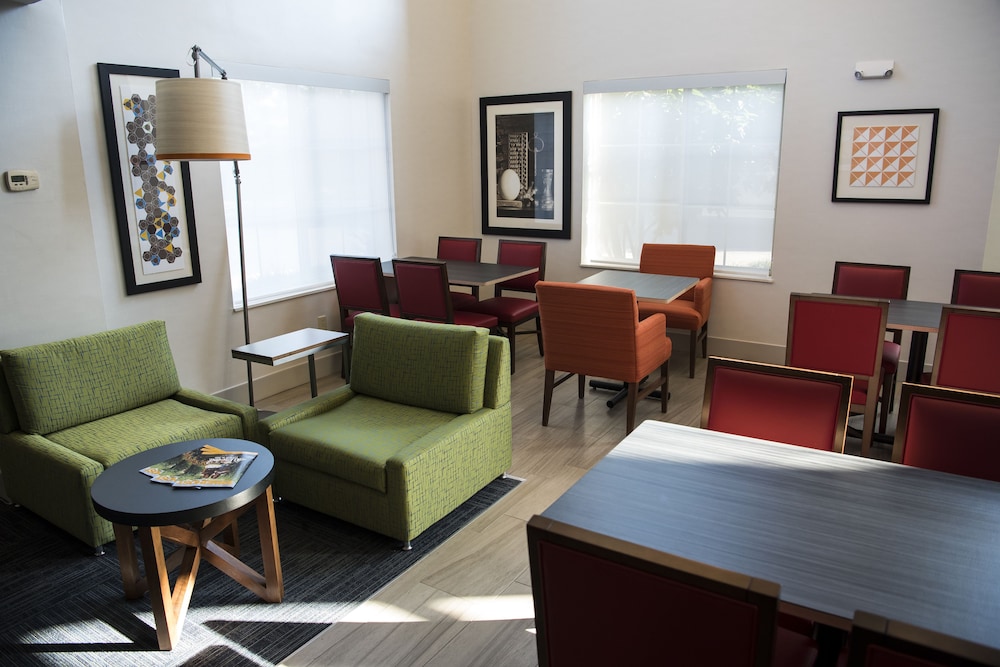 Holiday Inn Express Hotel And Suites Lexington Downtown University 38/47