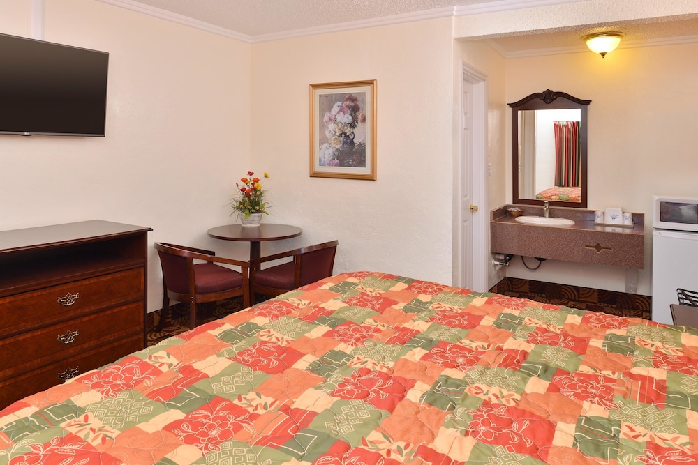 Americas Best Value Inn & Suites Klamath Falls 8/18