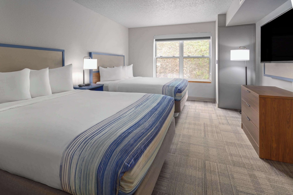 AmericInn by Wyndham Iron Mountain 16/51