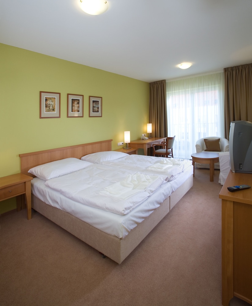 Dolce Villa Hotel 5/57