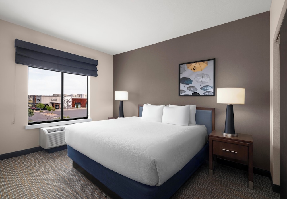 1 Bedroom, Suite, King Bed, Sofa, Accessible