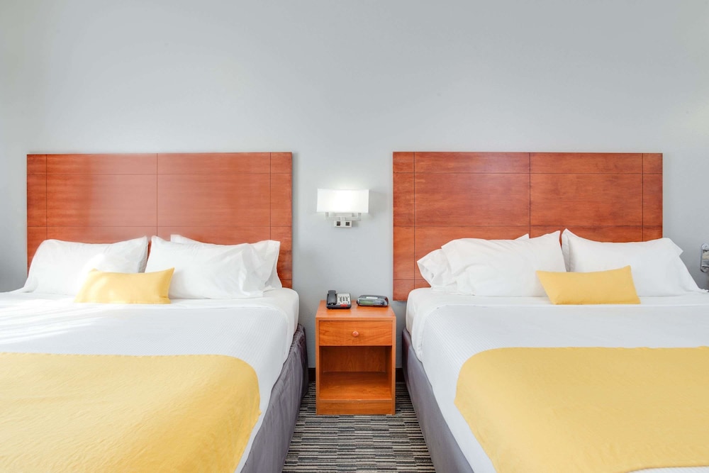 Ramada By Wyndham Marina 34/73