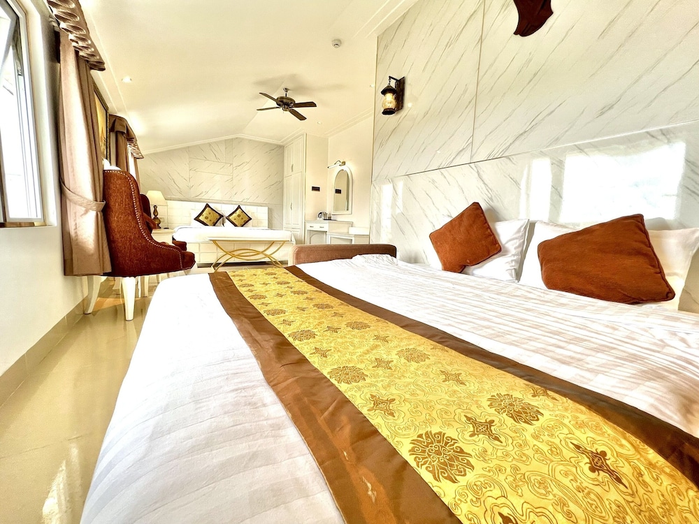Tulip Hotel 3 24/81