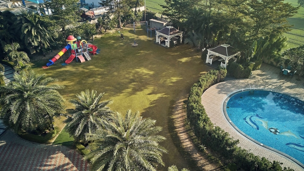 Royal Kingdom Resort 37/42