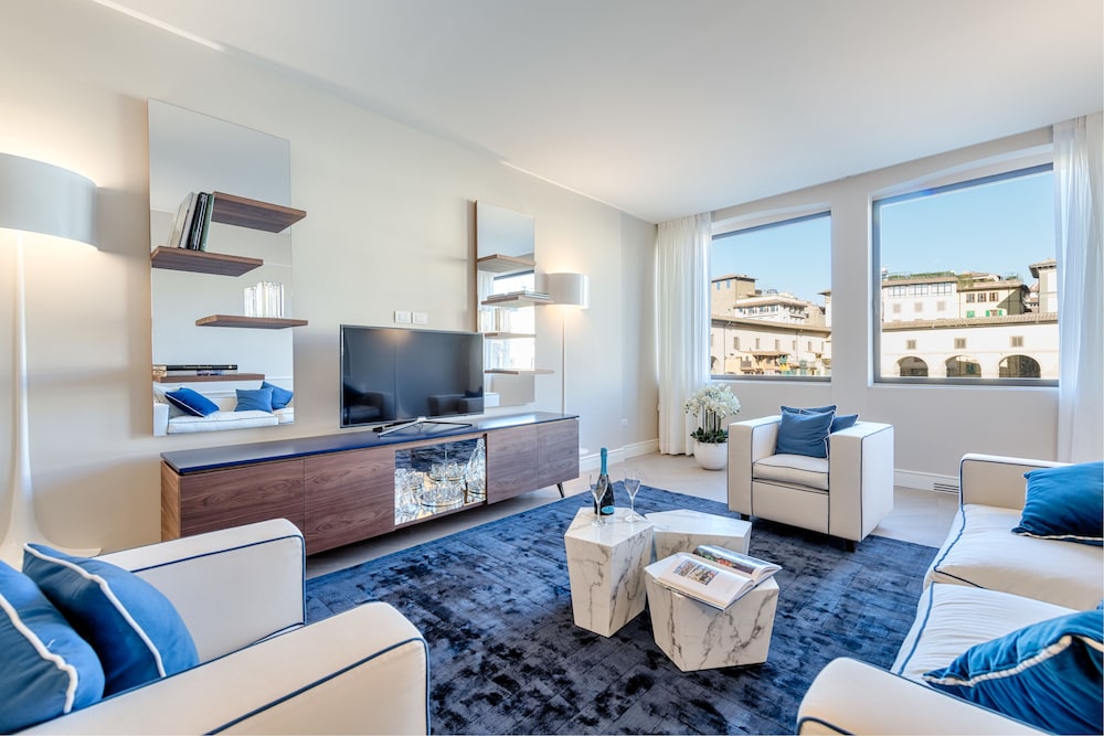 Luxury Blue River 19/36