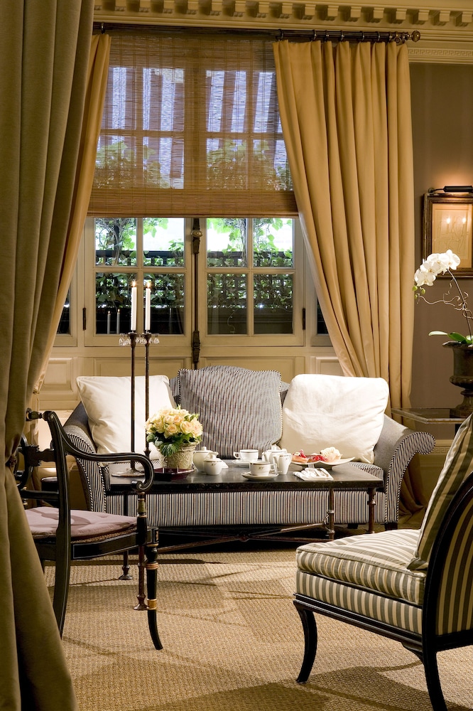 Le Dokhan's, Paris Arc de Triomphe, a Tribute Portfolio Hotel 31/37