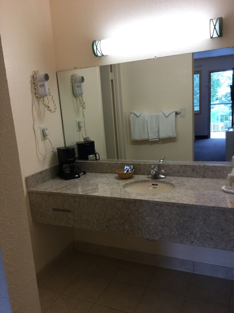 Belmont Inn Suites 21/22