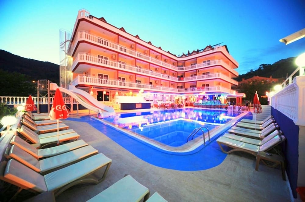 Mustis Royal Plaza Hotel 6/35