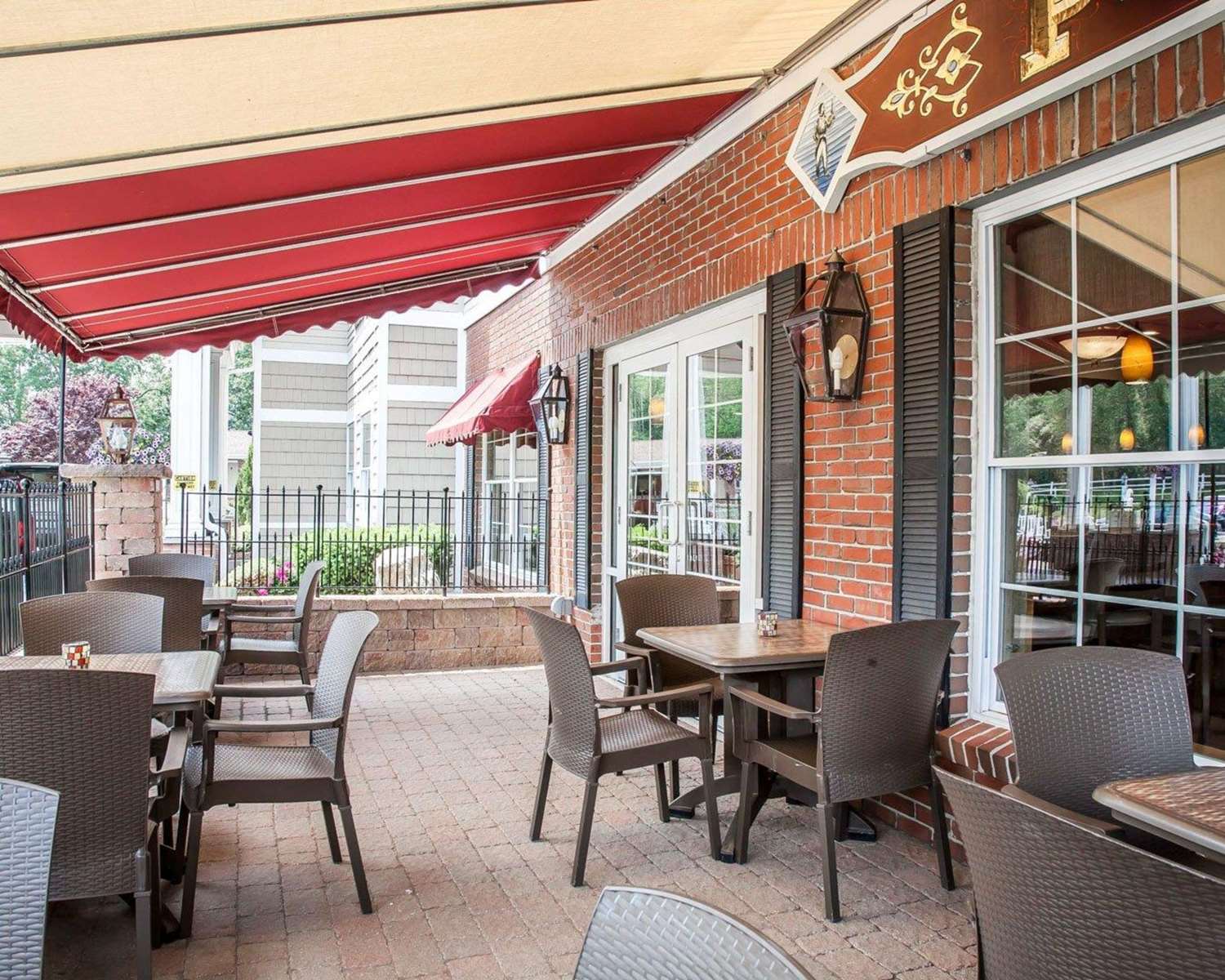 Comfort Inn & Suites Sturbridge-Brimfield 37/54