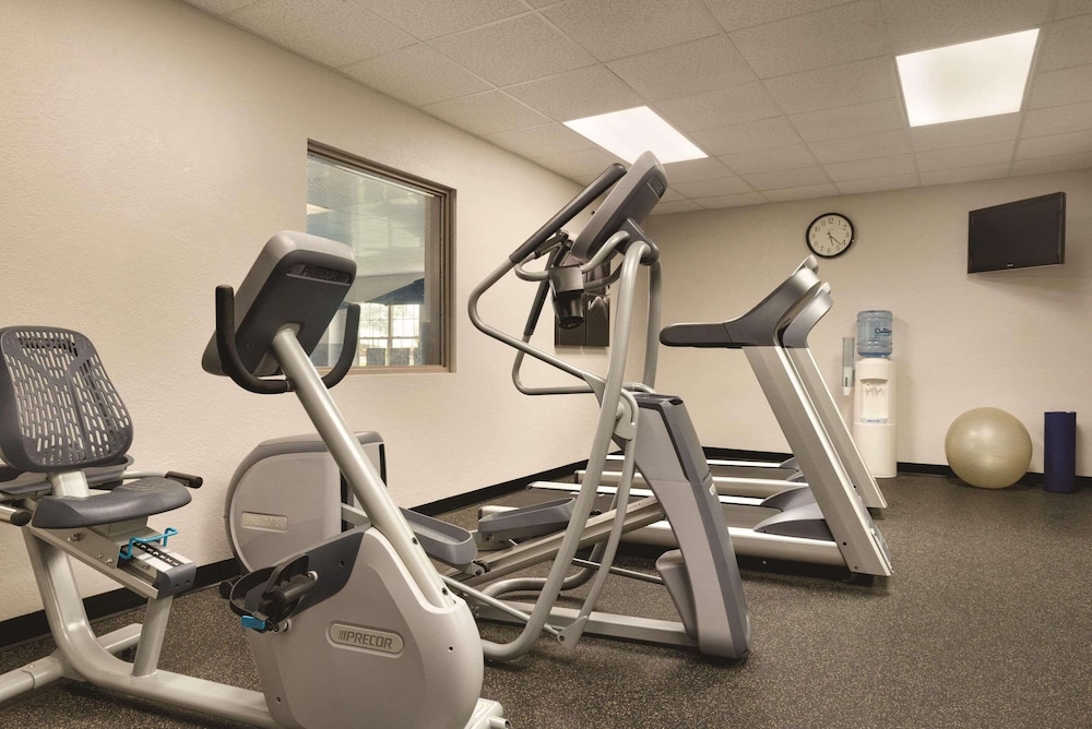 Country Inn and Suites by Radisson Coralville IA 14/26