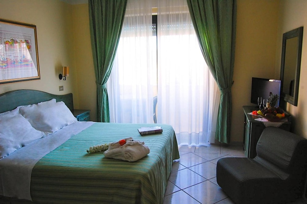Hotel Maria Rosaria 48/62