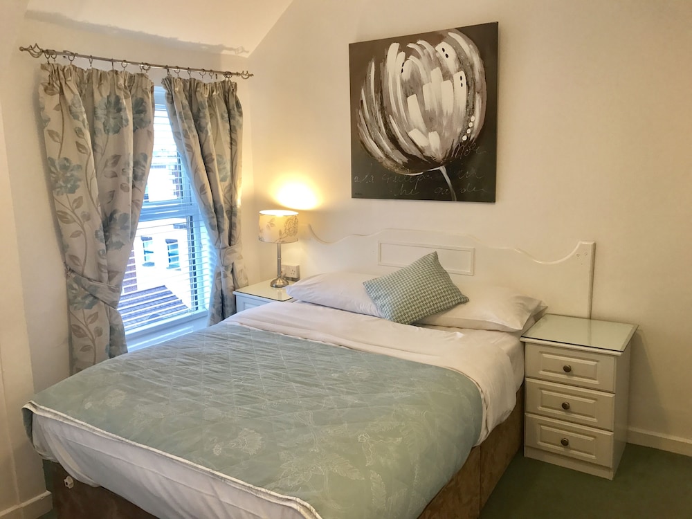 Dergvale Hotel 24/75