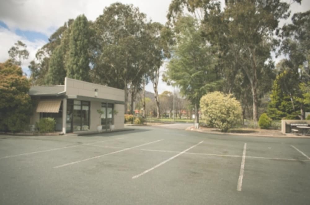 RED CEDARS MOTEL CANBERRA 18/42