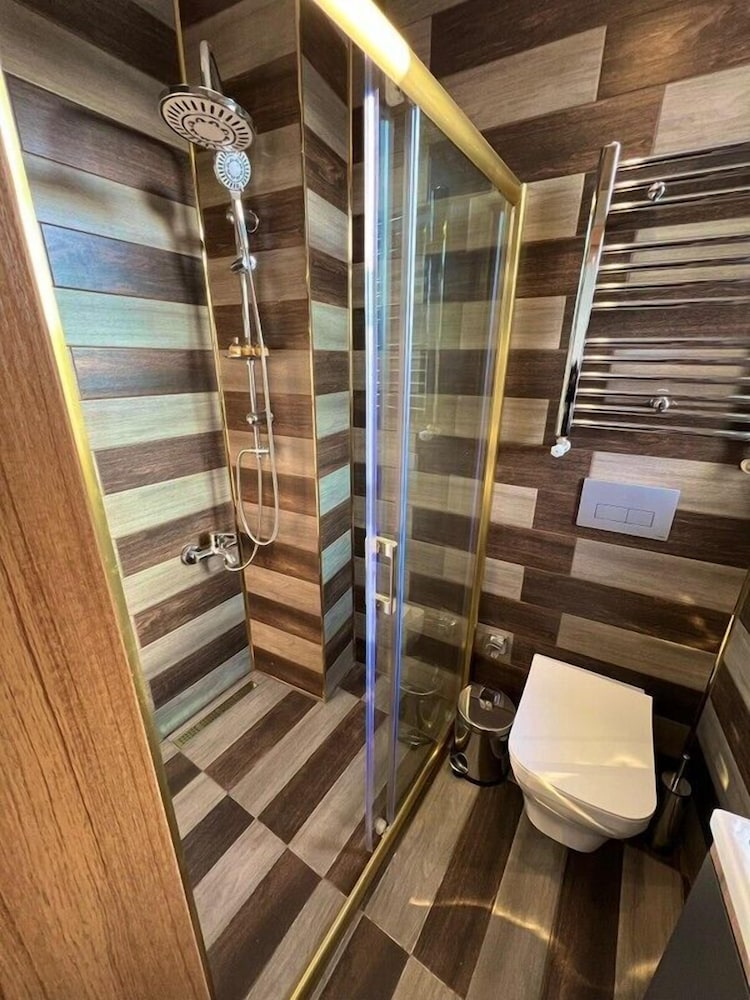 Beta Hotel 36/37