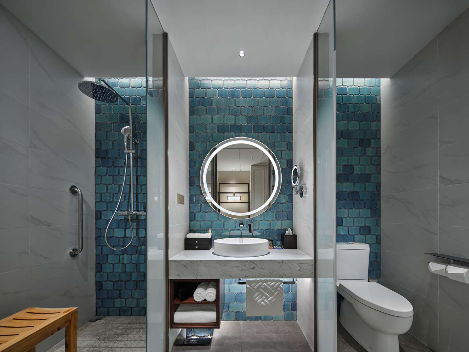 غرفة ديلوكس بسرير كينج بشرفة، Hollick Hotel Wen'an, Tapestry Collection by Hilton 2/2