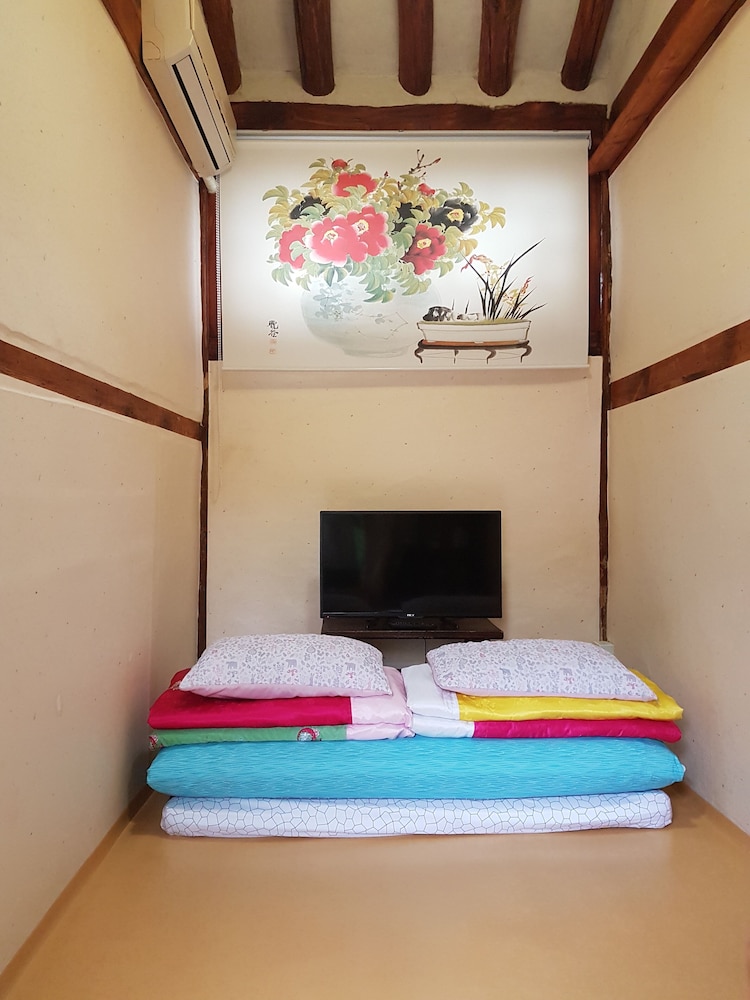 ROOM, SINGLE, COURTYARD VIEW