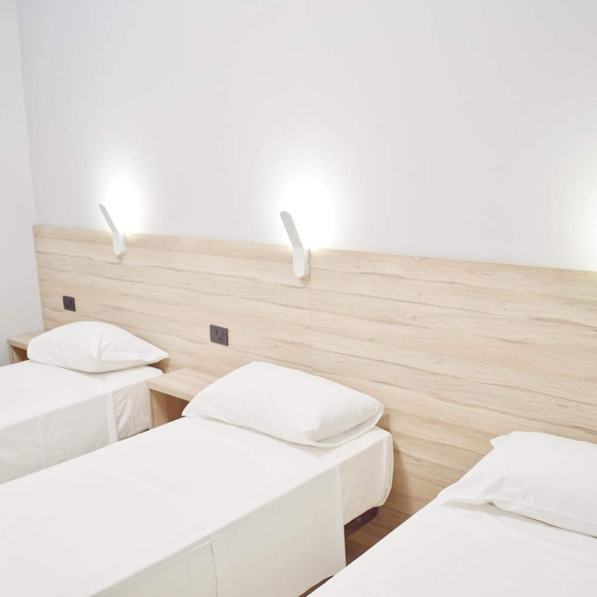 غرفة ثلاثية، Miu Hotel 5/6