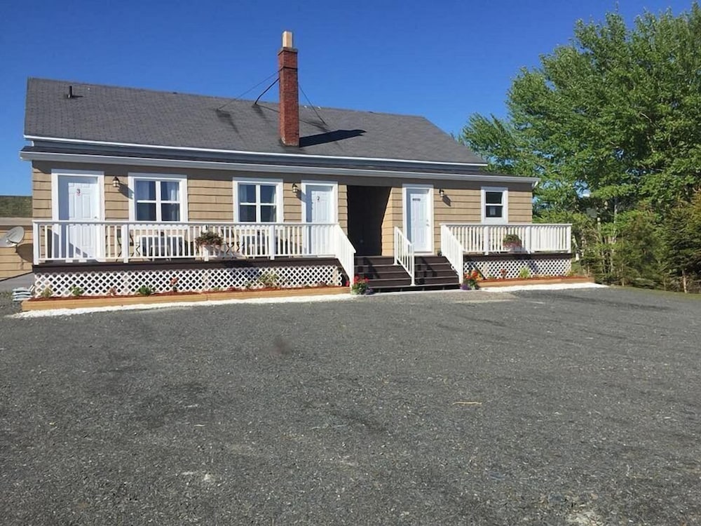 Cheticamp Outback Inn 8/11