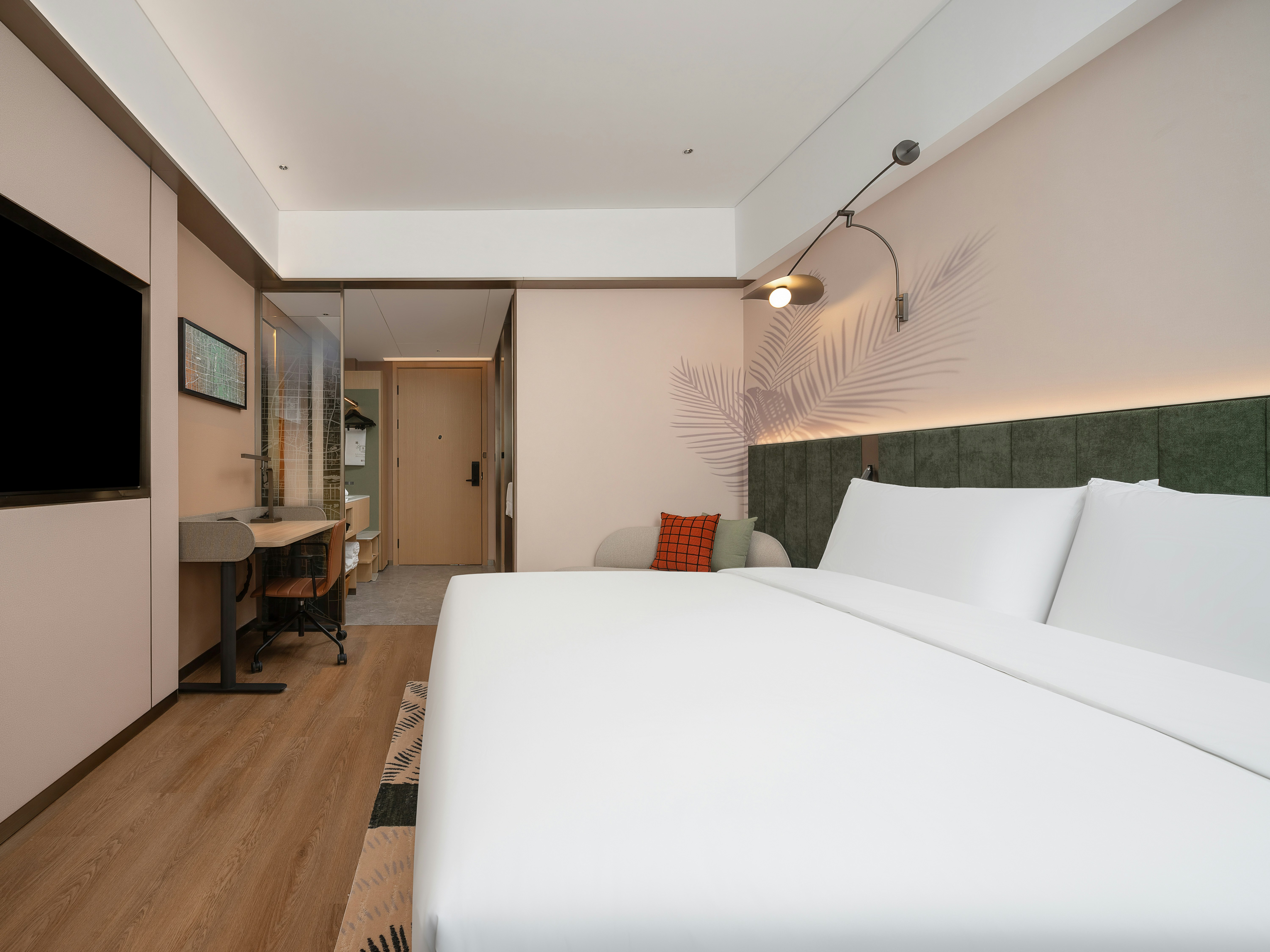 GUEST ROOM, KING BED