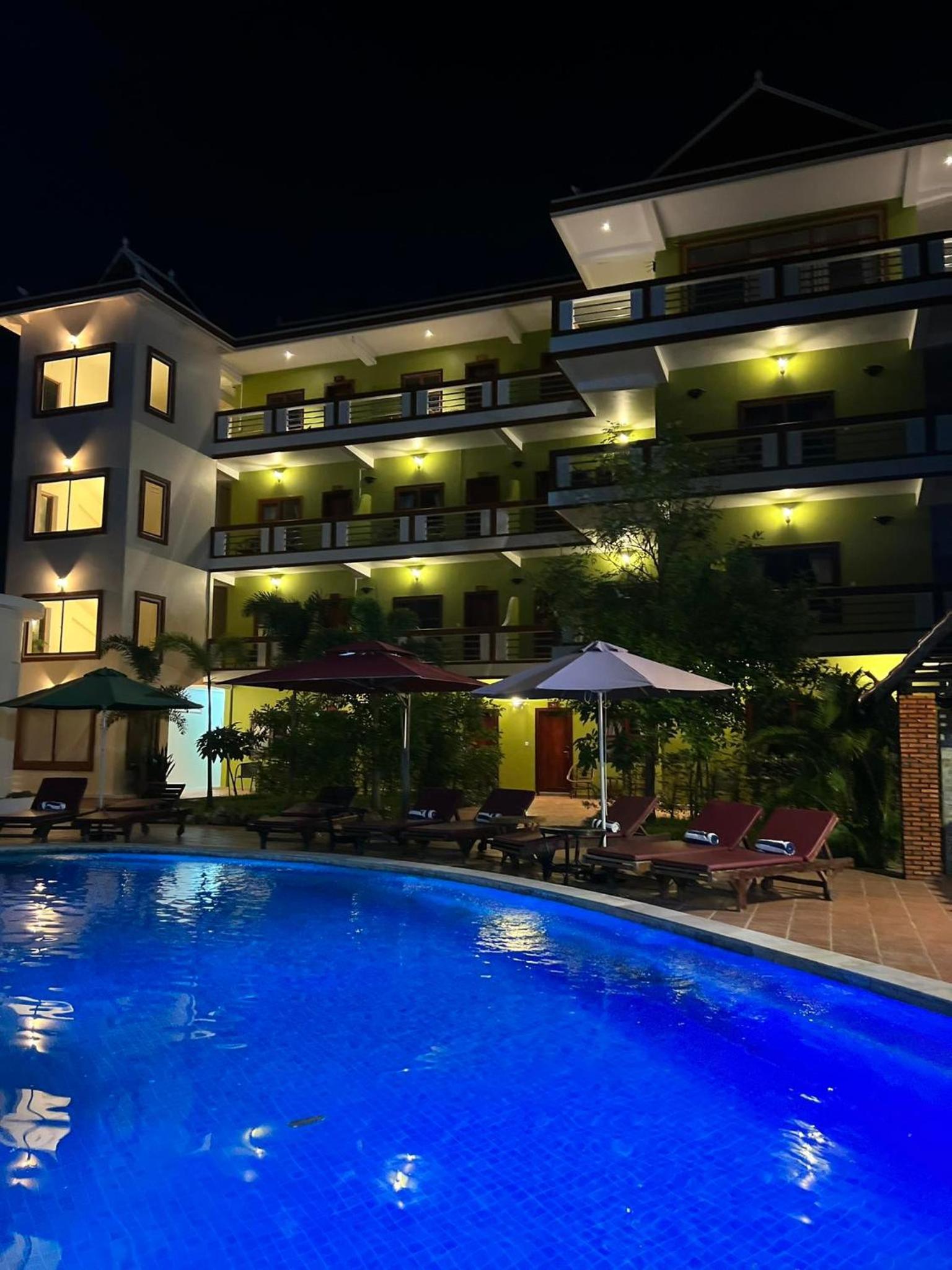 Two Moons Hotel 3/48