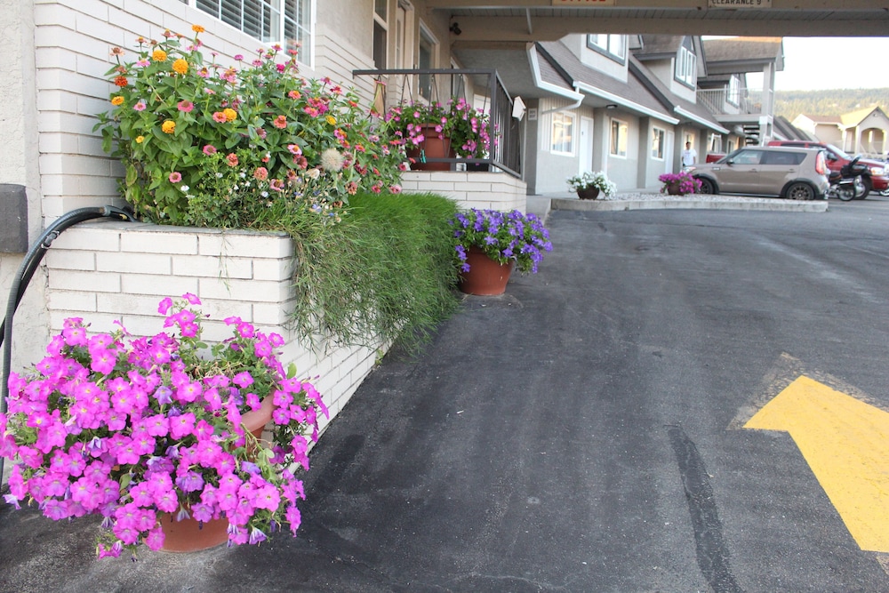 Best Budget Inn and Suites Kamloops 37/46