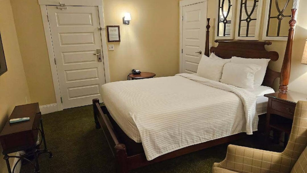 Publick House Historic Inn And Country Motor Lodge 19/49