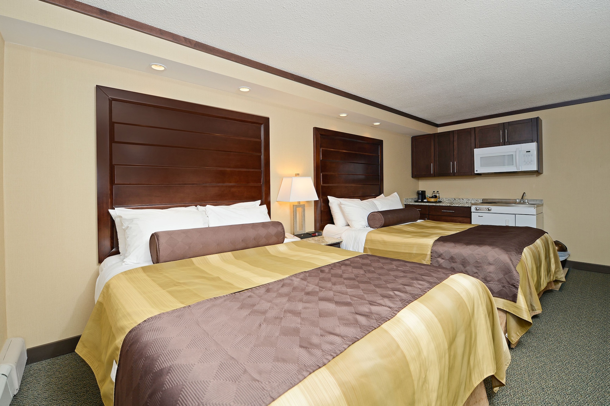 Efficiency, 2 Double Beds, Kitchenette