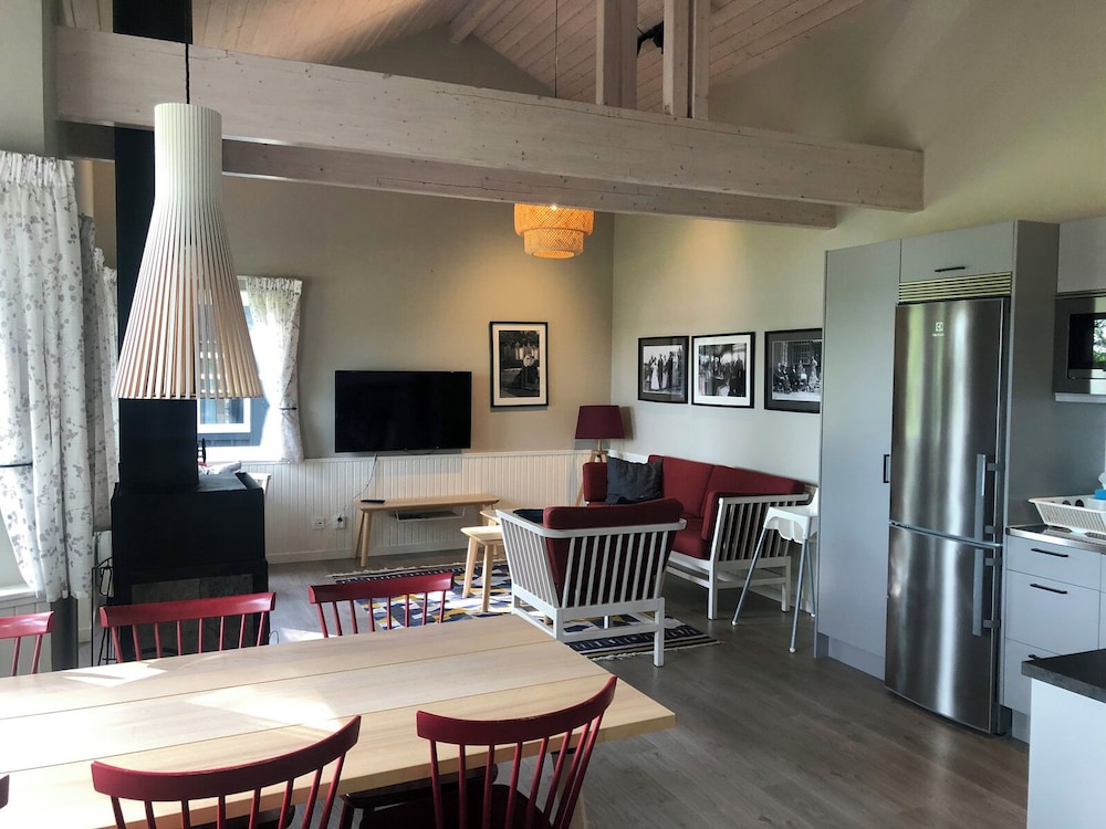 Marholmen Hotell and Conference AB 54/81
