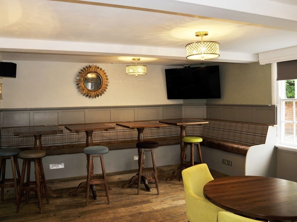 The Coach Hotel 30/34