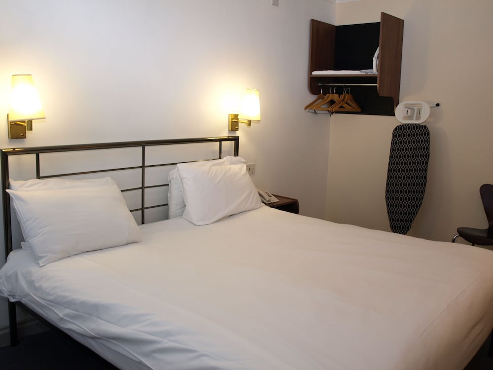 247Hotel.com 18/65