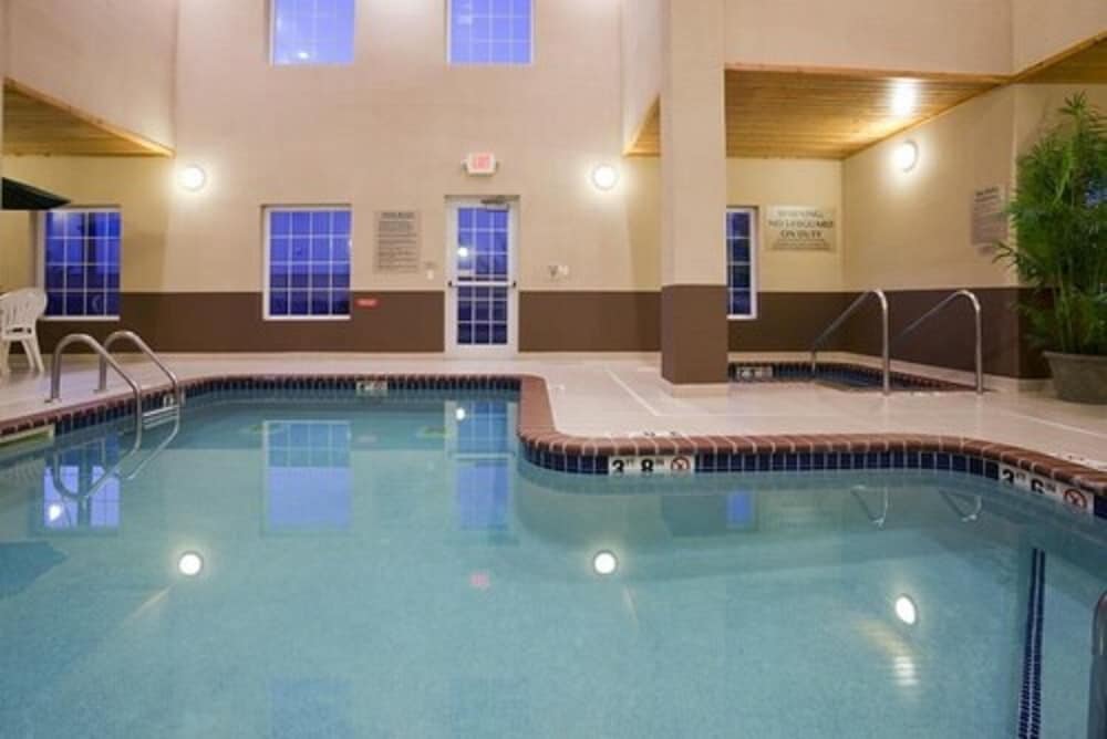 Grandstay Residential Suites Ames 3/52