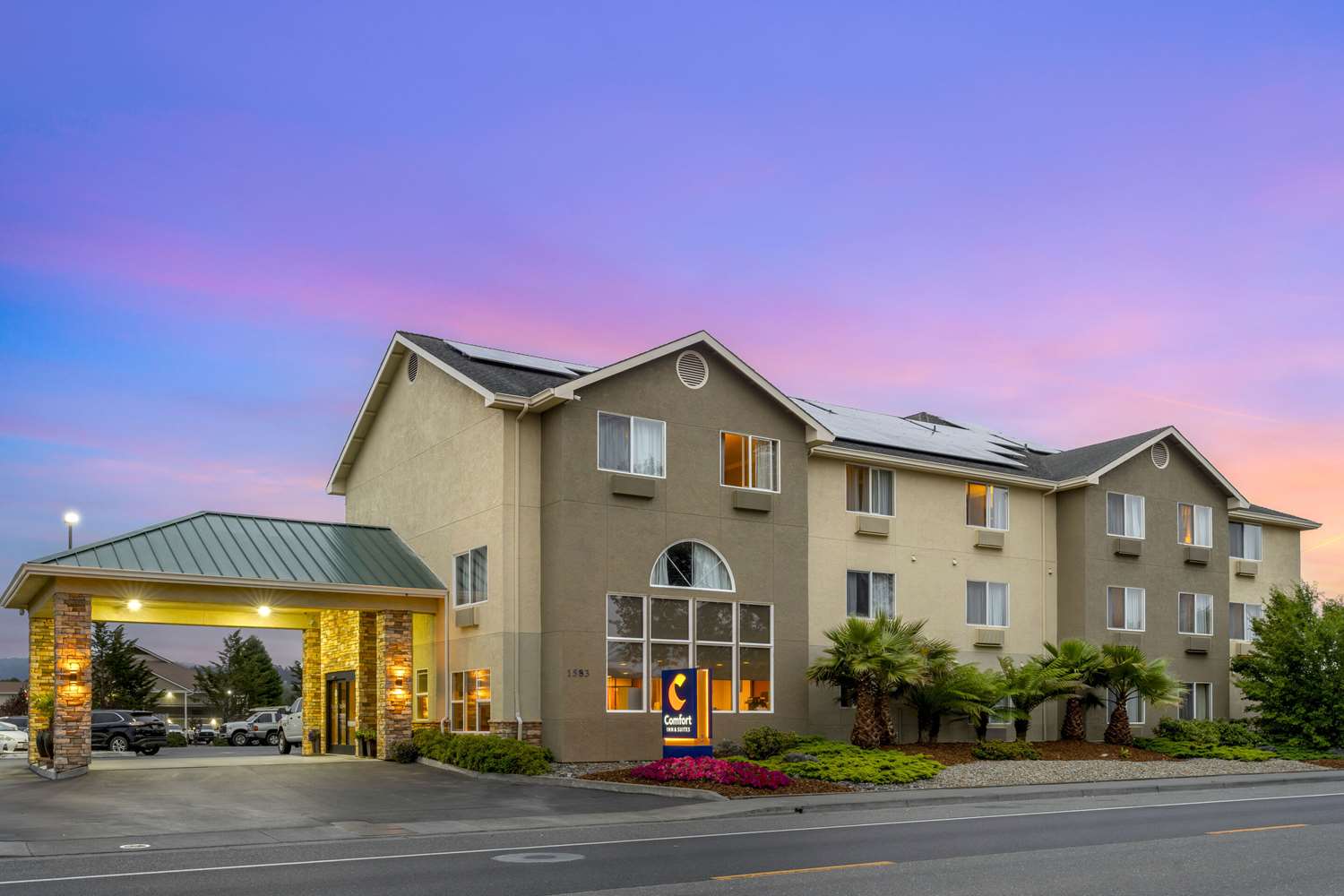 Comfort Inn & Suites Redwood Country 4/13
