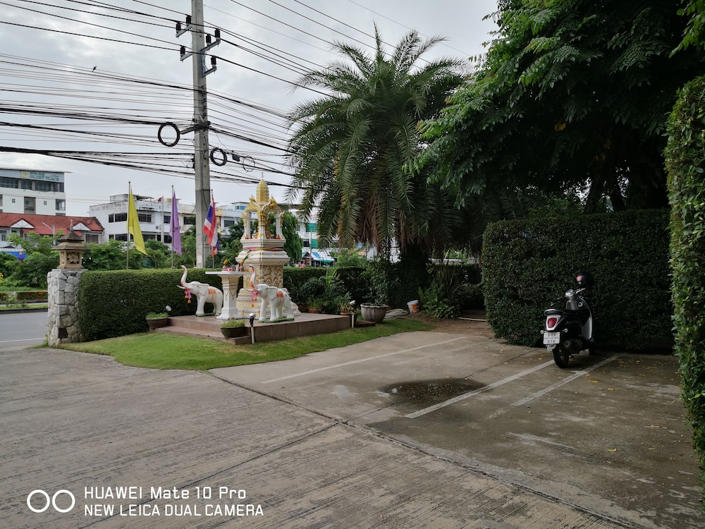 Baan Suksiri Hotel 25/36