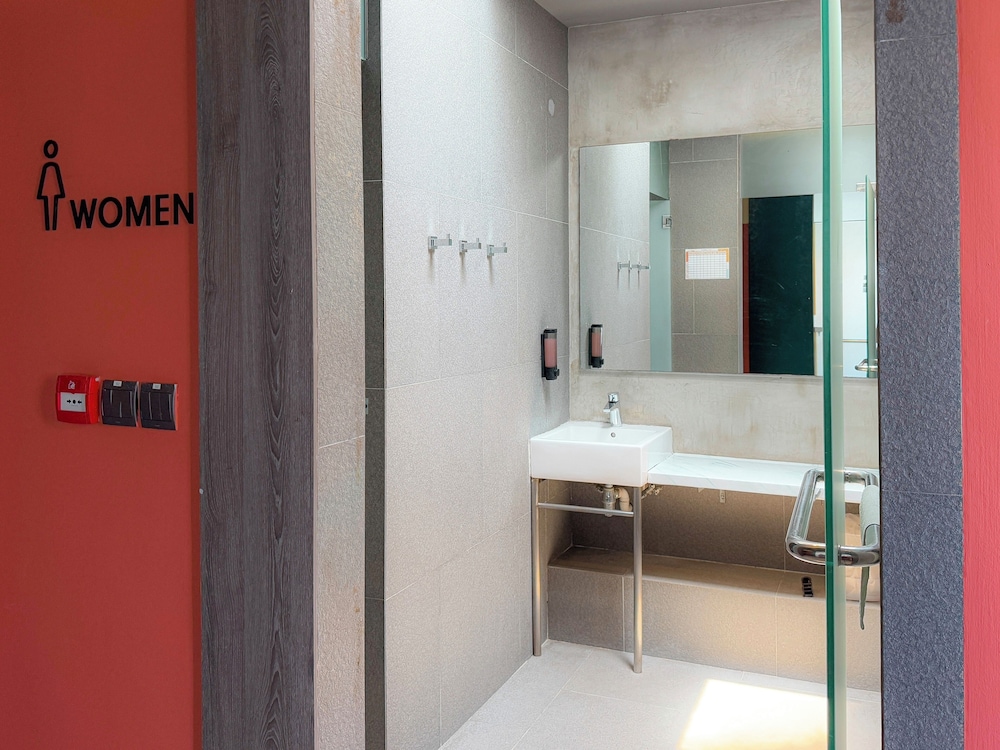 Futura Boutique Hostel 68/70