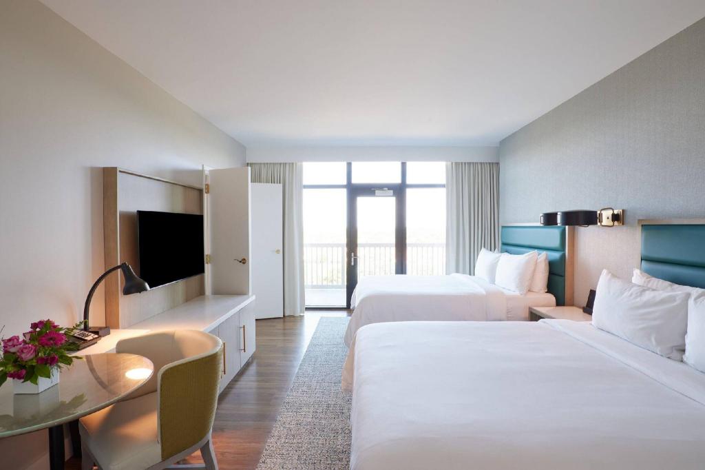 1 Bedroom, Executive, Suite, 2 Queen Beds, Resort View, Balcony
