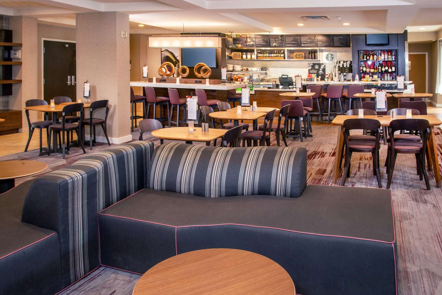 Comfort Inn & Suites Bethlehem Lehigh Valley Airport 8/15