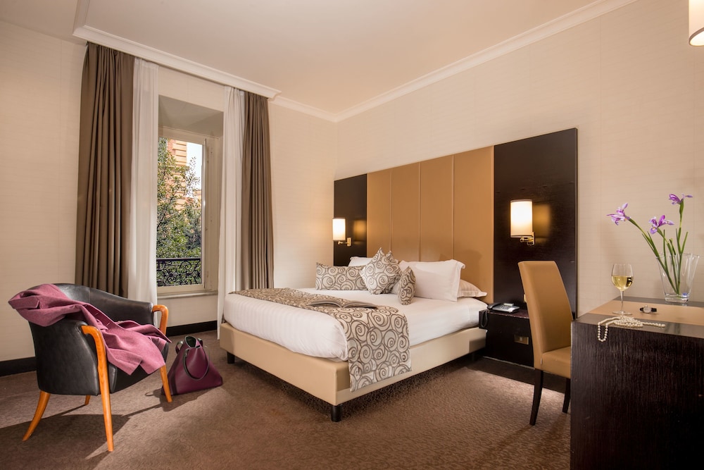 Savoy Hotel Rome 10/34