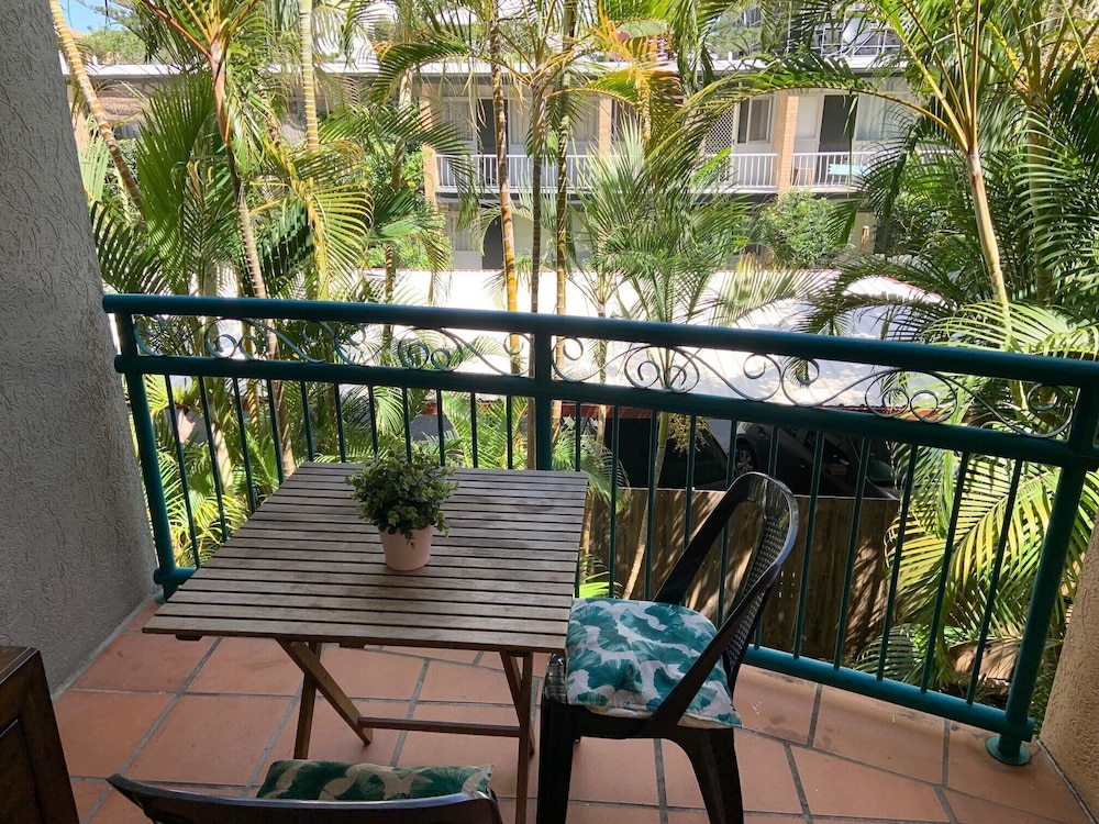 Aruba Surf Resort 1/69