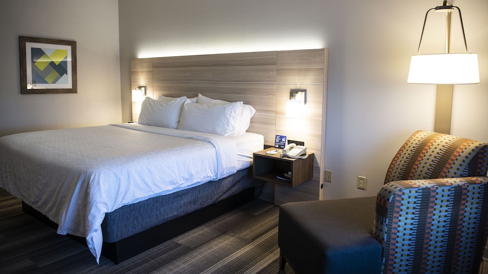 Holiday Inn Express Hotel And Suites Sedalia 17/60