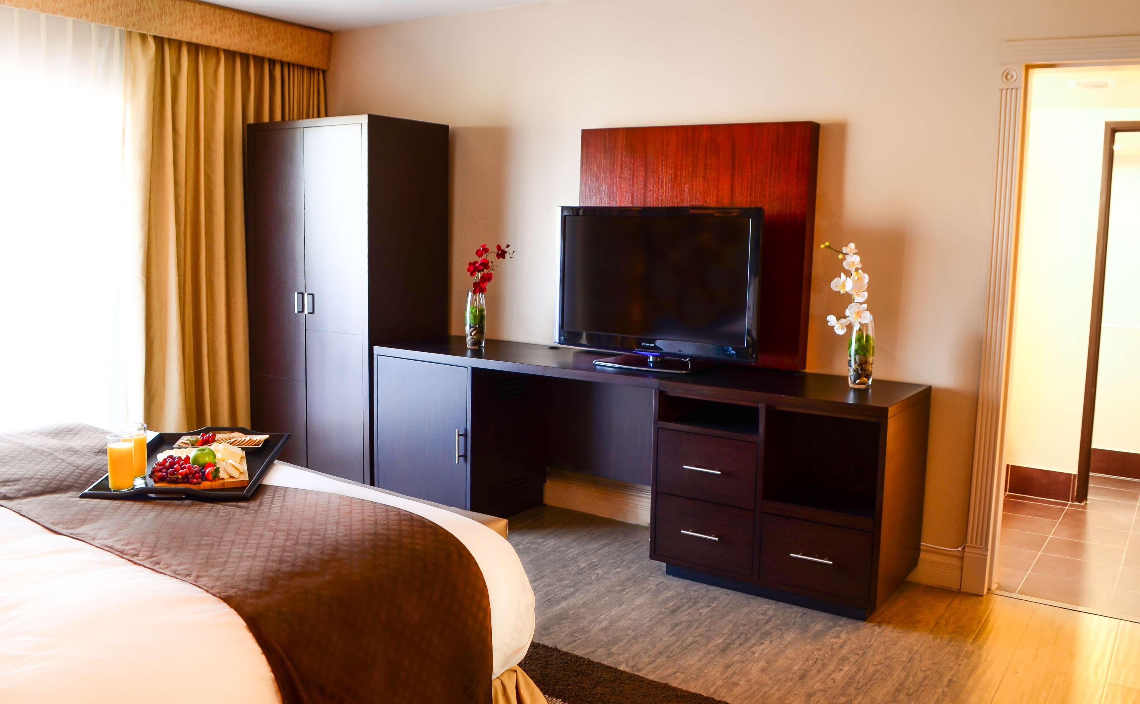 PRESIDENTIAL, 3 ROOMS, SUITE, KING BED