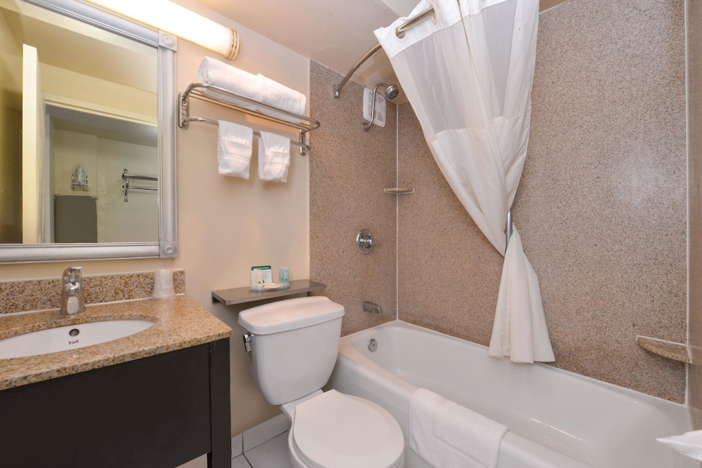 Quality Inn and Suites Montebello - Los Angeles 12/51